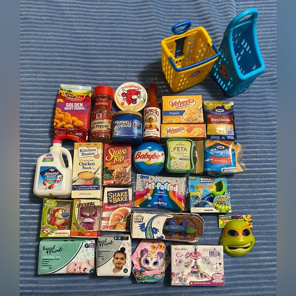 25 ct Zuru Mini Brands plus accessories!